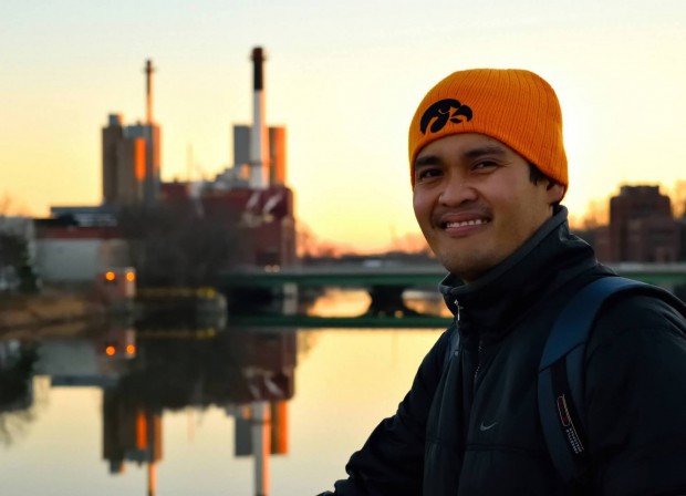 Neil from the Philippines is online with Opera