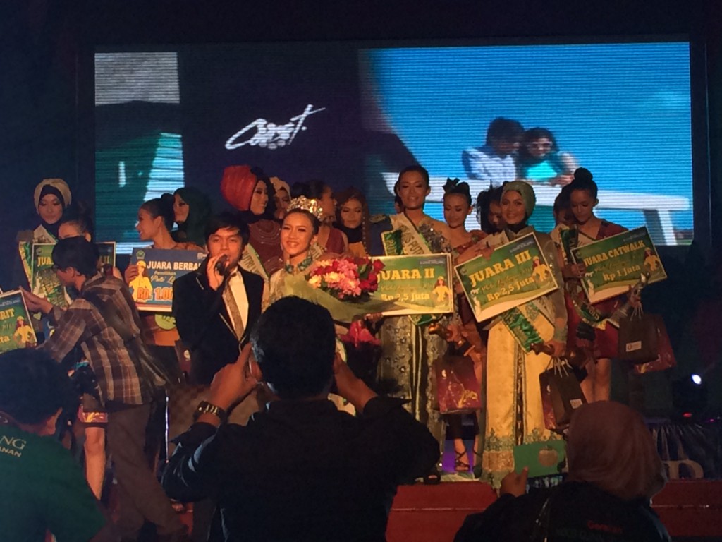 Lagu "Ada Untukmu" mengiringi penutupan grand final Puteri Lingkungan Kota Malang 2015